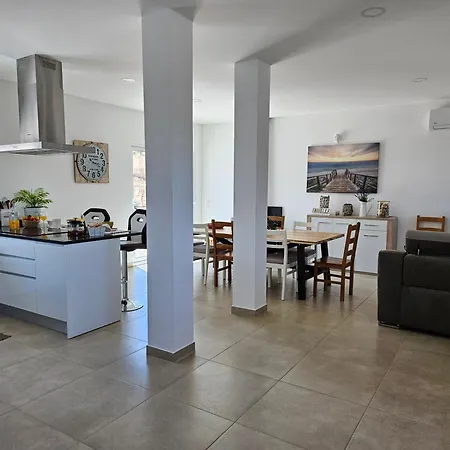 Quinta Oliveiras, Country House, Private Pool, Parking, Wifi, Ac, Nearby Villa *